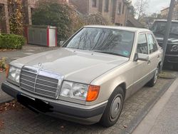 Beige Gebraucht 1990 Mercedes E260 Limousine | 4.500 €
