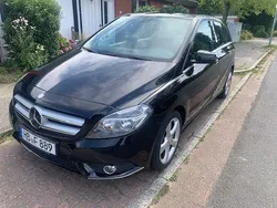 Schwarz Gebraucht 2013 Mercedes B200 Van / Kleinbus | 9.900 € (Fairer Preis)