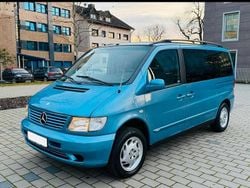 Blau Gebraucht 2002 Mercedes V230 Van / Kleinbus | 6.499 €