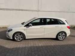 Weiß Gebraucht 2012 Mercedes B200 Van / Kleinbus | 6.200 €