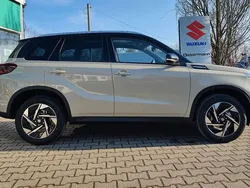 Beige Neu 2025 Suzuki Vitara Comfort SUV | 28.590 € (Etwas zu teuer)