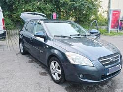 Grau Gebraucht 2009 Kia Besta Kleinwagen | 2.600 €