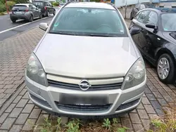 Grau Gebraucht 2004 Opel Astra Kombi | 1.500 €