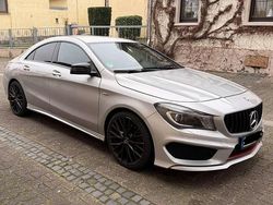 Grau Gebraucht 2016 Mercedes CLA250 AMG line Limousine | 17.900 € (Guter Preis)