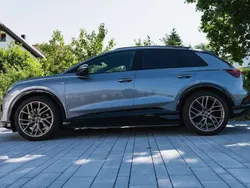 Grau Gebraucht 2023 Audi Q4 e-tron Edition .1 SUV | 39.500 €