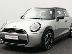 Grau Gebraucht 2024 Mini Cooper Classic Kleinwagen | 25.898 € (Fairer Preis)