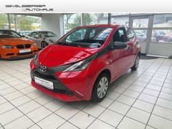Super red v Gebraucht 2016 Toyota Aygo Kleinwagen | 6.490 € (Teuer)