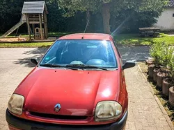 Rot Gebraucht 2001 Renault Clio II Basis Limousine | 500 € (Guter Preis)
