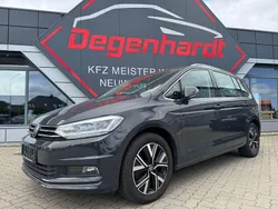 Grau Gebraucht 2022 VW Touran Highline Van / Kleinbus | 29.990 € (Fairer Preis)