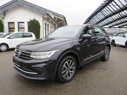 Schwarz Gebraucht 2023 VW Tiguan Life SUV | 28.900 € (Guter Preis)