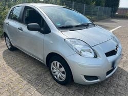 Silber Gebraucht 2009 Toyota Yaris Kleinwagen | 2.700 € (Guter Preis)