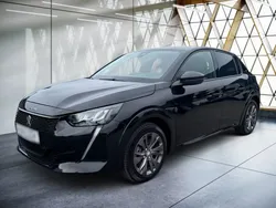 Perla nera schwarz metallic Gebraucht 2023 Peugeot e-208 Allure Kleinwagen | 19.990 € (Guter Preis)