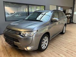 Grau Gebraucht 2014 Mitsubishi Outlander P-HEV Basis SUV | 9.900 € (Teuer)