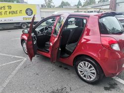 Rot Gebraucht 2011 Renault Clio II Kleinwagen | 3.300 €