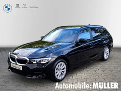 Schwarz Gebraucht 2022 BMW 318 Advantage Kombi | 22.850 € (Fairer Preis)