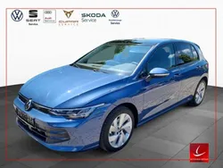 Blau Gebraucht 2024 VW Golf VIII Life Limousine | 23.790 € (Guter Preis)