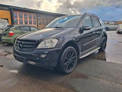 Schwarz Gebraucht 2006 Mercedes ML320 SUV | 3.999 €