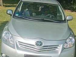 Grau Gebraucht 2010 Toyota Verso Van / Kleinbus | 11.599 € (Teuer)