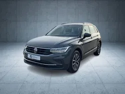 Grau Gebraucht 2022 VW Tiguan Life SUV | 23.650 € (Fairer Preis)