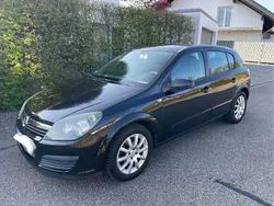 Schwarz Gebraucht 2005 Opel Astra Limousine | 2.200 € (Fairer Preis)