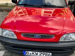 Rot Gebraucht 1993 Ford Escort Limousine | 1.750 €