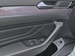 Weiss Gebraucht 2023 VW Passat Elegance Kombi | 27.977 € (Guter Preis)