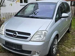 Silber Gebraucht 2003 Opel Meriva Essentia Van / Kleinbus | 800 € (Guter Preis)