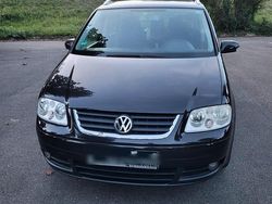 Schwarz Gebraucht 2004 VW Touran Van / Kleinbus | 1.700 € (Fairer Preis)