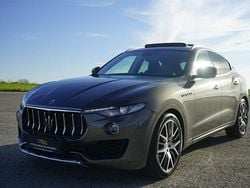 Grigio scuro metallic Gebraucht 2018 Maserati Levante SUV | 42.900 € (Superpreis)