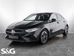 Metalliclack kosmosschwarz Gebraucht 2024 Mercedes A200 Progressive Limousine | 33.477 € (Teuer)