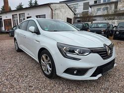 Weiß Gebraucht 2016 Renault Mégane IV Intens Limousine | 8.500 € (Etwas zu teuer)