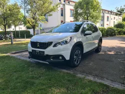 Weiß Gebraucht 2018 Peugeot 2008 Allure SUV | 8.700 € (Fairer Preis)