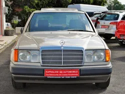 Grau Gebraucht 1989 Mercedes E200 Limousine | 7.800 €