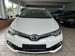 Weiß Gebraucht 2019 Toyota Auris Hybrid Kombi | 13.500 € (Fairer Preis)