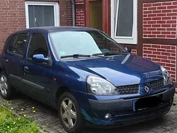 Blau Gebraucht 2002 Renault Clio II Kleinwagen | 2.300 €