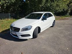 Weiß Gebraucht 2013 Mercedes A180 AMG line Limousine | 10.900 € (Etwas zu teuer)