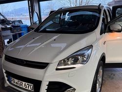 Weiß Gebraucht 2015 Ford Kuga SUV | 12.300 € (Teuer)