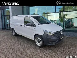 Weiß Gebraucht 2023 Mercedes e-Vito Van / Kleinbus | 27.239 € (Fairer Preis)