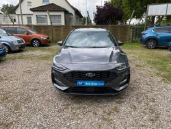 Grau Gebraucht 2023 Ford Focus ST-Line Limousine | 16.650 € (Superpreis)
