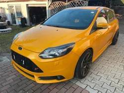 Gelb Gebraucht 2013 Ford Focus ST Limousine | 7.000 € (Fairer Preis)