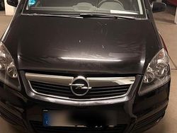 Schwarz Gebraucht 2005 Opel Zafira Van / Kleinbus | 2.900 €