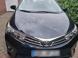 Blau Gebraucht 2015 Toyota Corolla Limousine | 10.800 € (Etwas zu teuer)