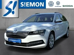 Weiss Gebraucht 2023 Skoda Superb Ambition Kombi | 30.930 € (Fairer Preis)