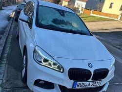 Weiß Gebraucht 2016 BMW 220 Gran Tourer Sport Line Van / Kleinbus | 11.300 € (Guter Preis)