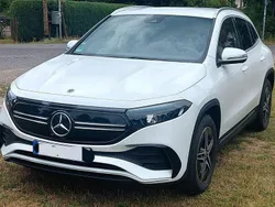 Weiß Gebraucht 2023 Mercedes EQA250 AMG line SUV | 34.950 € (Fairer Preis)