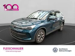 Blau Gebraucht 2024 VW Tiguan Life SUV | 33.980 € (Fairer Preis)