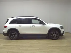 Polarweiss Gebraucht 2021 Mercedes GLB200 AMG line SUV | 31.980 € (Fairer Preis)