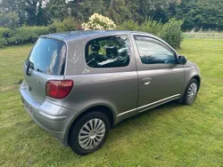 Beige Gebraucht 2005 Toyota Yaris Kleinwagen | 1.500 €