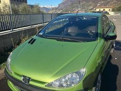 Grün Gebraucht 2002 Peugeot 206 CC Cabrio | 10.000 €