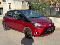 Rot Gebraucht 2019 Toyota Yaris Hybrid Style Limousine | 13.999 € (Guter Preis)